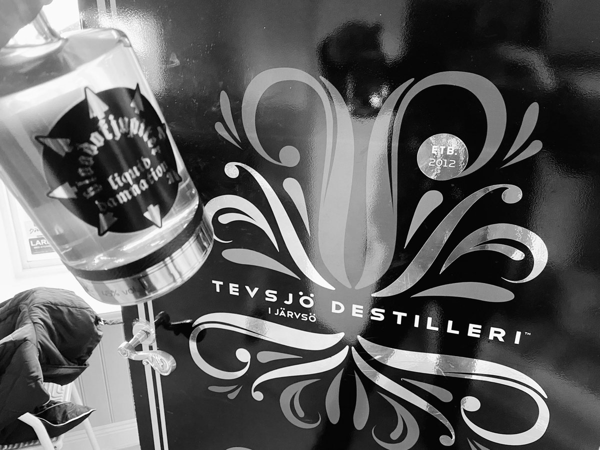 bloodofdavid's tweet photo. Dåså, jag är i Järvsö för att godkänna 51331-02 ni kan beställa ifrån @systembolaget 20/4/2021, bloodofjupiter Liquid Damnation som jag skapat samt kokat testbatchen för BleedGin vi släpper till Midsommar... #notequila #DeathDoomedRocknFvkkinVodkaofMetal #bloodofjupiter https://t.co/C1dEYy9fsB