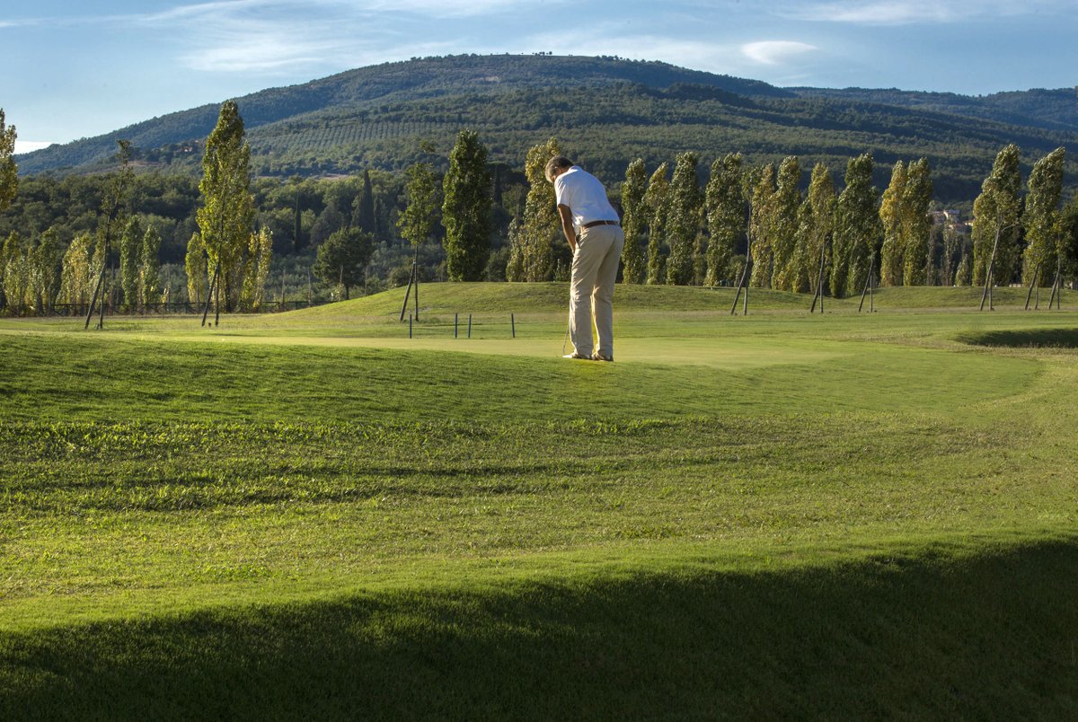 Did you know that at Il Borro we collect rainfall throughout the year and use it for farming or to irrigate our gardens and our 3-hole golf course?
This water management practice helps us limit our water consumption from the main water supply to domestic use only.