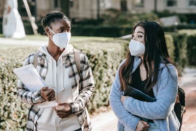 HISengage's tweet photo. The pandemic has had a huge impact on young people. An online survey by @InterculturalYS captured the experiences & expectations of over 60 young Black people and People of Colour.
Read our latest #EngagingDifferently case study.
➡️https://t.co/Q7krRYNi8g https://t.co/0oBC9YuEYQ