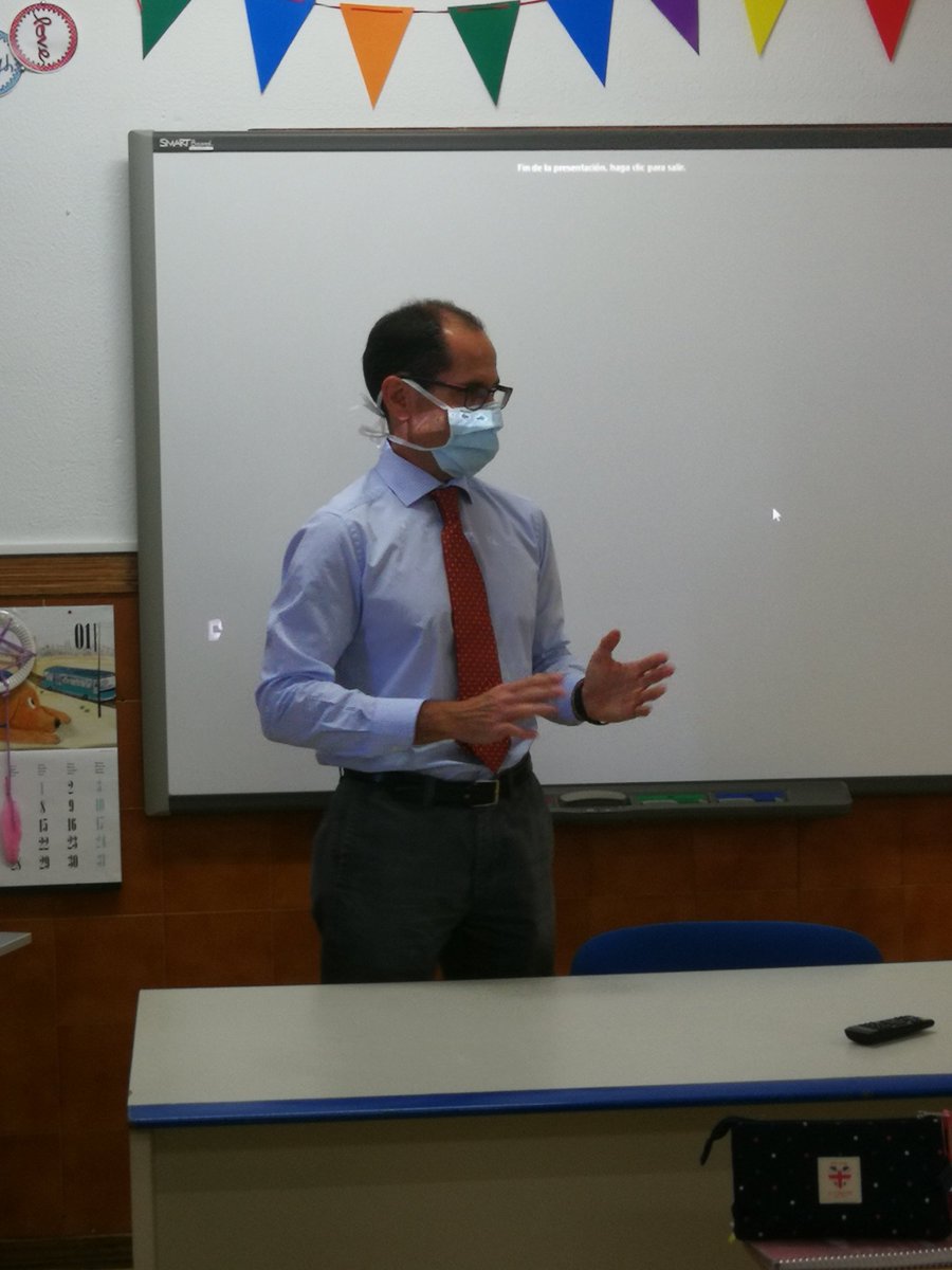 Atlantic_School's tweet photo. Comenzamos el viernes con el Dr. Héctor Ajubita, Jefe del Servicio de Urología de @HHSanRoque y padre de @Atlantic_School. Las alumnas de 6EP tienen a partir de hoy más conocimientos sobre el aparato urinario. #AtlanticWeek ��👏 https://t.co/Mkd20Qq2cA