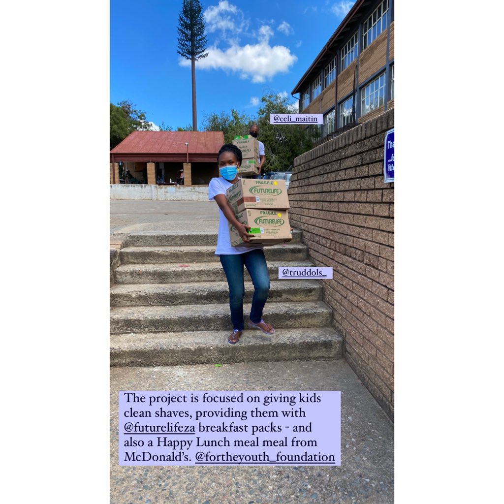 mohale_motaung's tweet photo. Our very first #CleanShaveHappyTummies project - happening at Iphutheng primary school in Alexandra. @ForTheYouth_F #ForTheYouthFoundation https://t.co/aQ83AEfyZ5