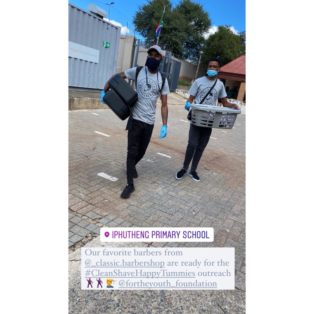 mohale_motaung's tweet photo. Our very first #CleanShaveHappyTummies project - happening at Iphutheng primary school in Alexandra. @ForTheYouth_F #ForTheYouthFoundation https://t.co/aQ83AEfyZ5