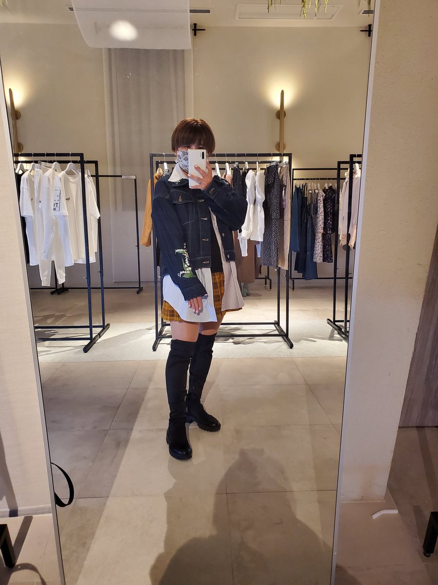 964964P's tweet photo. 会社帰りにpicki Fitting Spaceへ!✨
3ブランドのインスタフォローすると貰えるステッカー可愛い🌸
デニムジャケットをビックシャツに合わせてみた🎵届いたらヘビロテしよ☺️
#jourdemuguet
#picki https://t.co/DceDKm8yys
