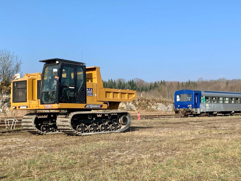 Débutons cette nouvelle semaine avec l'un de nos dumpers MOROOKA MST-2200VDR en location pour un chantier SNCF 😃

#Matériel #Dumper #MOROOKA #MST2200VDR #Location #CFELocation #Chantier #Travaux #SNCF #Equipement