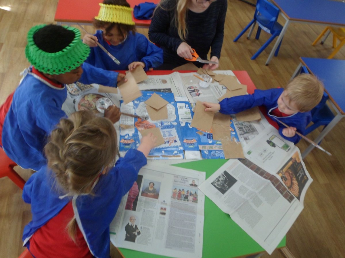CastleHouseSch's tweet photo. We are experiencing all aspects of Spring in Nursery at the moment. The children have helped to create a garden centre by giving us their ideas and making ‘props’ such as, blossom and flowers, to play with and ‘sell’.

#Nursery #Nature #Spring #Garden #Outside #Telfordwrekin https://t.co/2SVnchhG6X