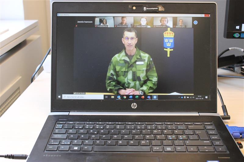 Idag är det en fullspäckad dag på Folk och Försvar. Vi genomför den tredje utbildningsdagen av vår spetsbildningen Försvars- och säkerhetsakademin, denna dag i samarbete med <a href="/Forsvarsmakten/">Försvarsmakten</a>. ÖB Micael Bydén är en av dagens talare.