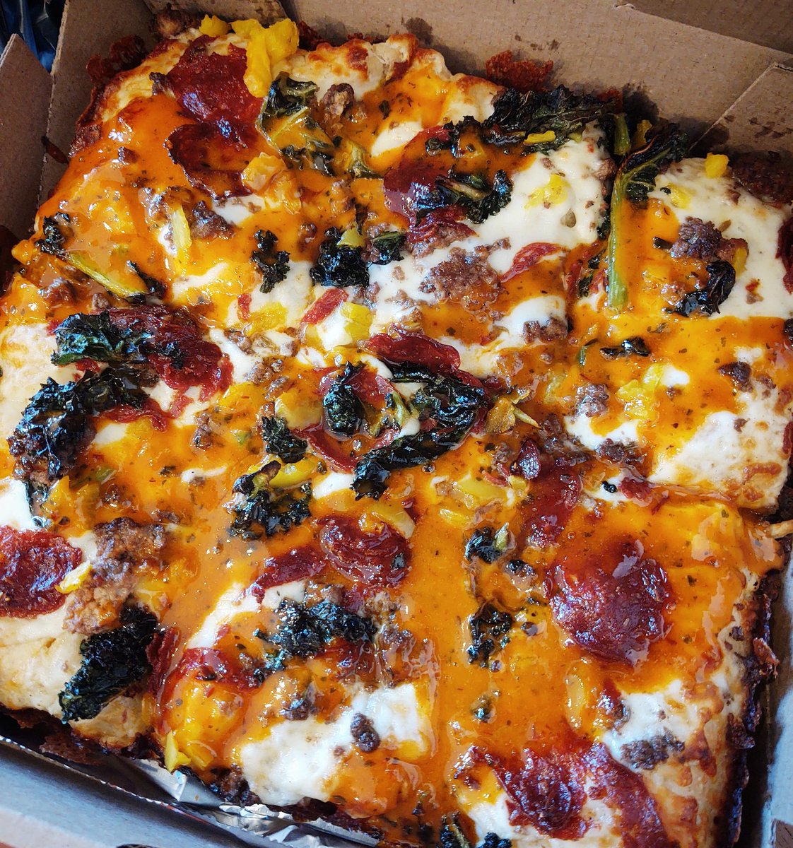 MrErnestOwens's tweet photo. Especially when you're selling baddies like these!!! 😩😩😩😩🍕🍕🍕🍕 https://t.co/X35J5wyIuf