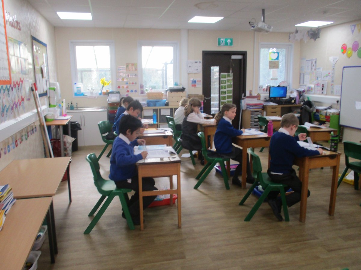 CastleHouseSch's tweet photo. KS1 working very hard in their phonics and comprehension lesson on Thursday!

#KS1 #Primary #Phonics #English #Comprehension #Telfordwrekin #Newport #Shropshire #Learning #Education #Writing https://t.co/4V3nWQsSUM