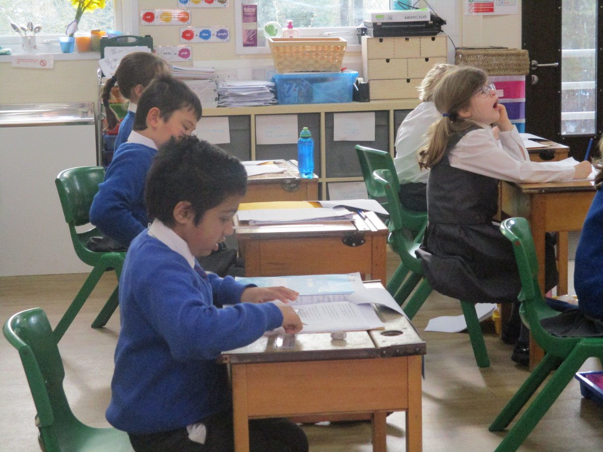 CastleHouseSch's tweet photo. KS1 working very hard in their phonics and comprehension lesson on Thursday!

#KS1 #Primary #Phonics #English #Comprehension #Telfordwrekin #Newport #Shropshire #Learning #Education #Writing https://t.co/4V3nWQsSUM