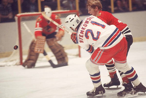 WGBBradio's tweet photo. FLASHBACK: Pete Stemkowski (2009). @nyhockeytalk host @RobKowalWGBB talks with former @NYRangers forward PETE STEMKOWSKI.

Website: https://t.co/lFIffnl1AD
Apple: https://t.co/4b5dK6UZpv
Spotify: https://t.co/tu9eQlj2cP

#NYR #NYRangers https://t.co/czzpMNxnNt