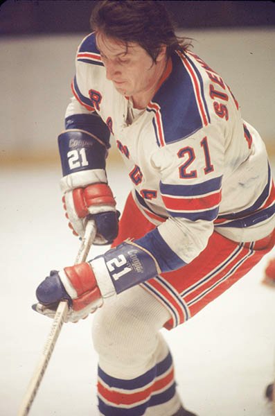 WGBBradio's tweet photo. FLASHBACK: Pete Stemkowski (2009). @nyhockeytalk host @RobKowalWGBB talks with former @NYRangers forward PETE STEMKOWSKI.

Website: https://t.co/lFIffnl1AD
Apple: https://t.co/4b5dK6UZpv
Spotify: https://t.co/tu9eQlj2cP

#NYR #NYRangers https://t.co/czzpMNxnNt