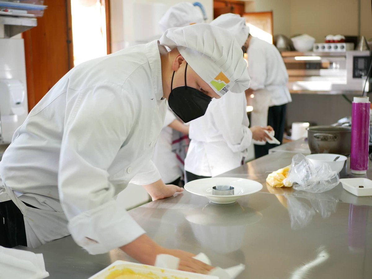 ACOSTANT L'EMPRESA A LA FORMACIÓ PROFESSIONAL 
L'#FP no és només una alternativa per a joves #estudiants, sinó que es tracta de l'oportunitat de les empreses per a intervenir en la qualificació dels seus futurs equips de #treball.
 #hoteleria #turisme
bit.ly/3dcCtHE