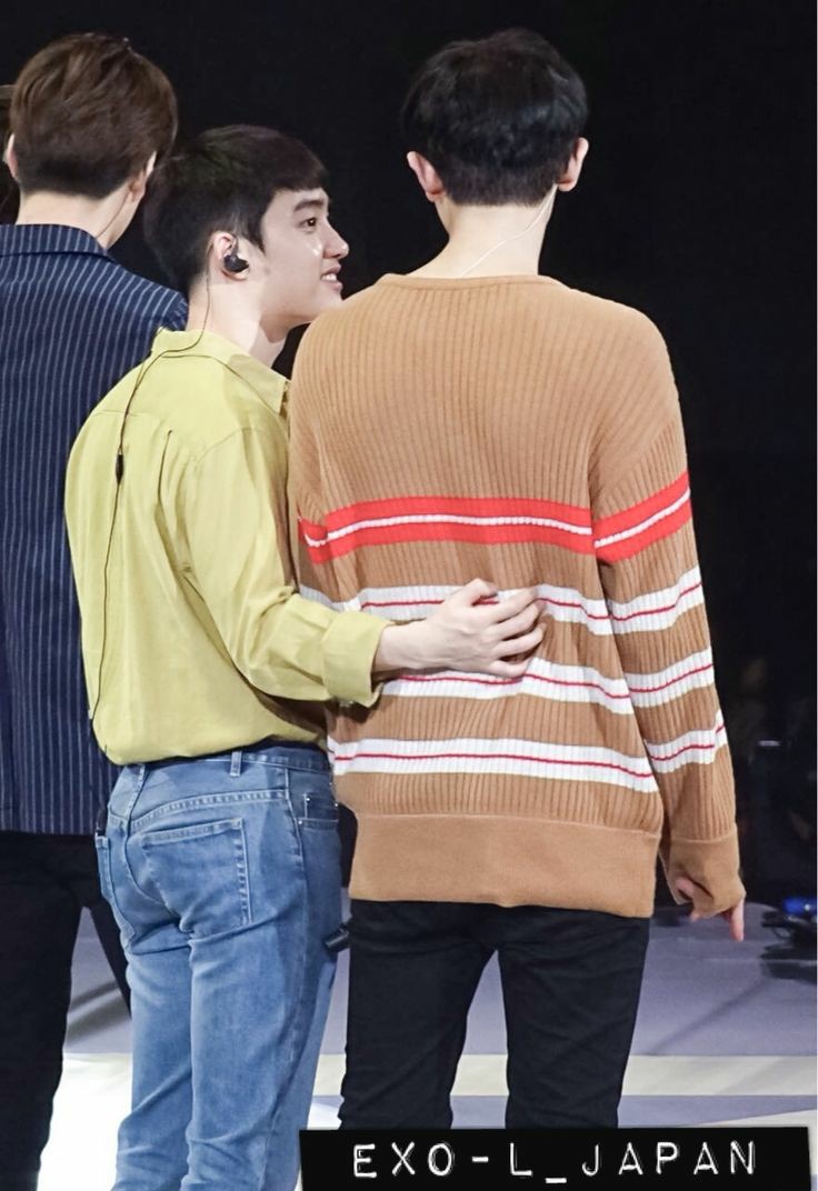  Valentine - 5SOSIts mostly coz of the height difference but Ksoo always holds Chanyeol by his waist. I go soft whenever I see Kyungsoo do it. Chanyeol expresses in words while Ksoo does it in action.