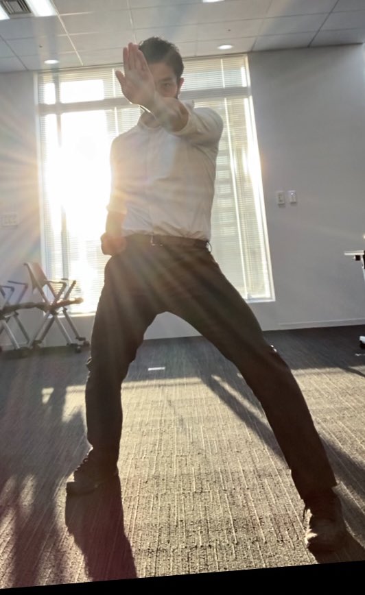 Nr9Bna's tweet photo. 消してしまった🙉ので再投稿
逆光ってヒーローぽくない？ https://t.co/Jm8KNwL56S