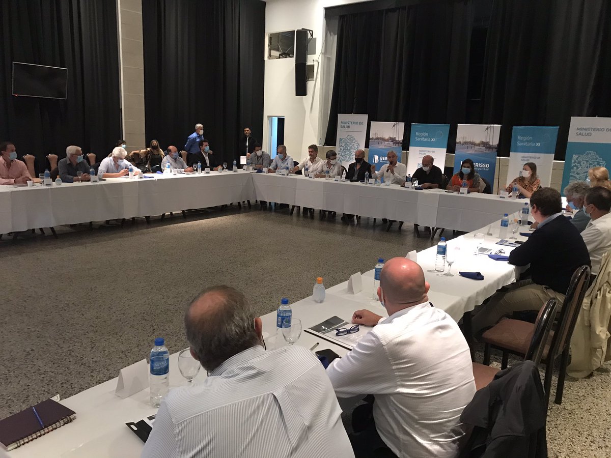RegSanXI's tweet photo. 📌 El ministro de Salud provincial, @DrDanielGollan, así como el director de @RegSanXI, @Claudio60612981 e Intendentes y referentes regionales nos brindaron algunas palabras sobre el evento.

https://t.co/IVTlnR97EF https://t.co/fSCA5JqEd3