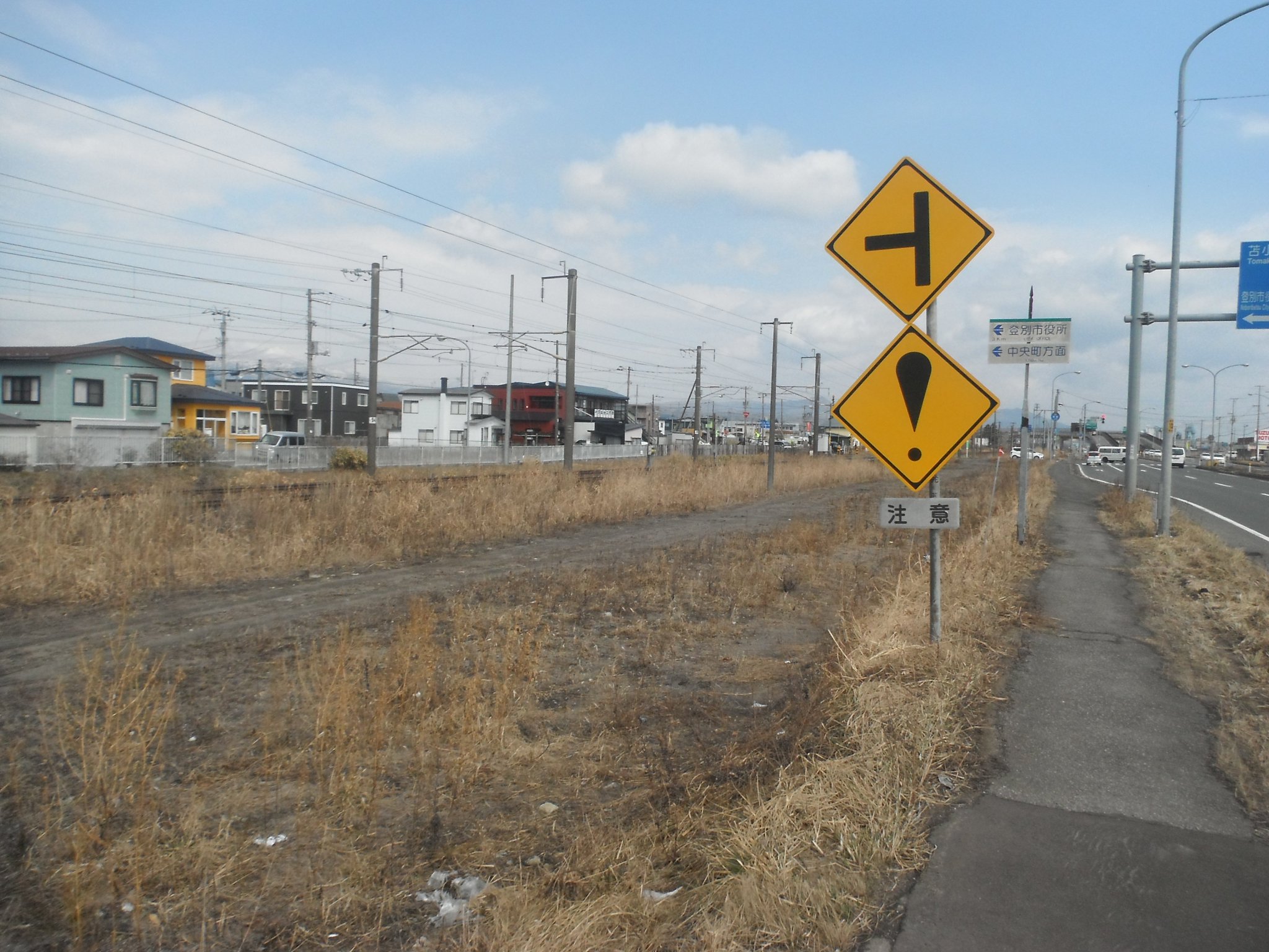 ハナノ ビックリマークの道路標識のごく一部は 霊現象の目撃多発地域である という説が好きだ