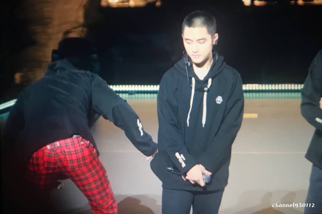  Round and Round - HeizeNothing to see here, except Chanyeol being a Kyungsoo a$$ enthusiast. Well everyone is a KyungBooty enthusiast but have you best friend appreciate your peach like Chanyeol appreciates Kyungsoo's.