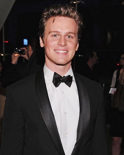 Happy birthday Jonathan Groff 