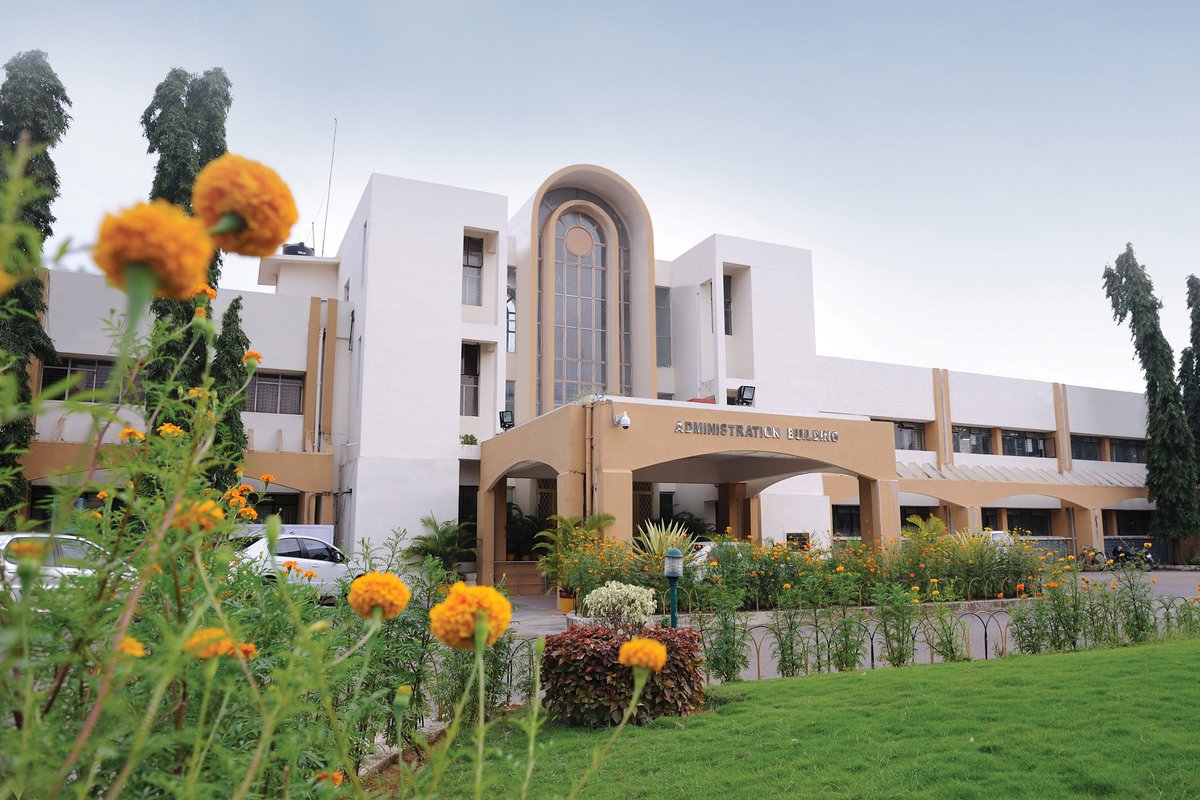 HydUniv's tweet photo. The @HydUniv has been ranked No. 1, yet again, among the Indian Universities by the prestigious @NatureIndex for 2020-2021. This year UoH is ranked at 18 overall among all institutions.

https://t.co/xajAOizgA8 https://t.co/ppGEQ6D08g