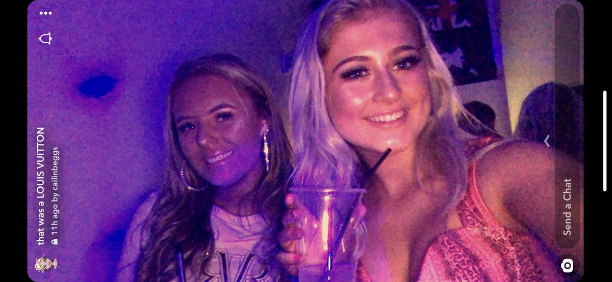 eva_kerrx's tweet photo. haaaappy 18th bday to u💛 hope u have the most fab day celebrating n hopefully we can party soon😜 looove u xxx @cailinbeggs https://t.co/T3yEe0vmbY