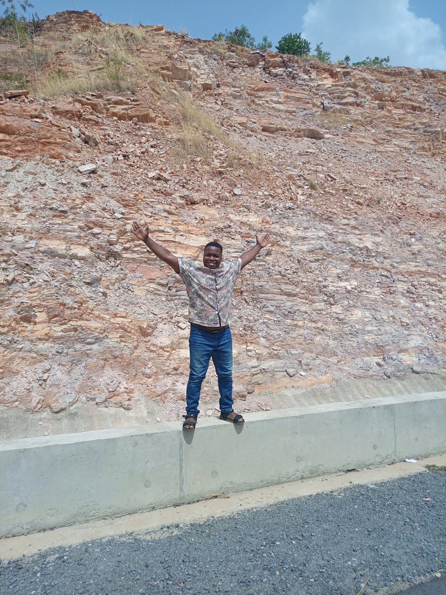 EmmanuelGanse's tweet photo. #Boukombe
C'est mon cour de cœur 😍. Le trajet était des plus aisés à faire,la route magnifique, les falaises s'étendaient à perte de vue, la montagne subtilement taillée pour rendre la traversée plus intéressante 😍. Le Bénin est beau. https://t.co/vI0Exk3fGf