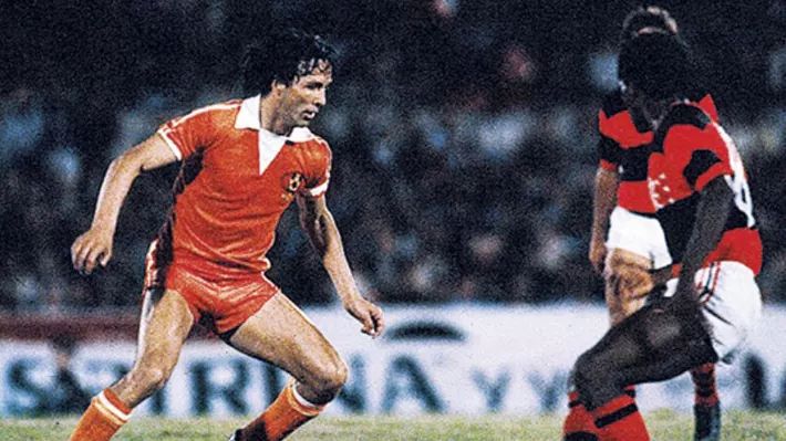 Bar_del_Zorro's tweet photo. Fuerza ídolo de #Cobreloa! 🦊⚽

El exadiestrador, jugador e multicampeón con @Cobreloa_SADP, Mario Soto, se encuentra diagnosticado con #Coronavirus e ingresó a una Residencia Sanitaria en #Santiago. 

Hasta el momento Soto está estable y sin conexión a ventilación mecánica https://t.co/j80cXZ1jYP