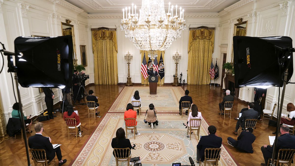 JamesNavaCom's tweet photo. Trump declaró ayer en la entrevista concedida a Laura Ingraham, que Biden contestó ayer a preguntas muy suaves de la prensa, muy inofensivas. Lo cierto es que había pocos periodistas, casi todos afines a los demócratas, los críticos fueron silenciados y todo estaba pactado https://t.co/jpIVCWQ3NN