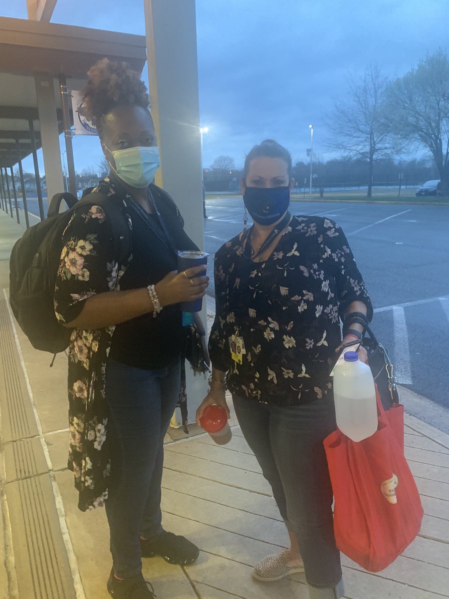 MiltonSomersMS's tweet photo. Happy Fabulous Friday, Mighty Seahawks! Speaking of Fabulous, check out our VPs, @Classof2026MSM and @VPThenstead twinning and ready to end this week with a bang! #FirstWeekDown #Phase2Week1 #TwinningVPs #MightySeahawks https://t.co/ESz7NyB1IE