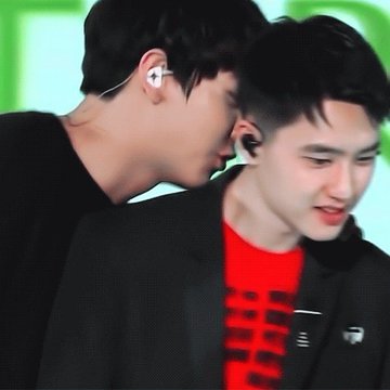  Perfume - Britney JeanKyungsoo must smell extremely good, for Chanyeol to always be this close to his neck like this. His perfume is expensive so it makes sense. If I had a Kyungsoo, I'd do it too.