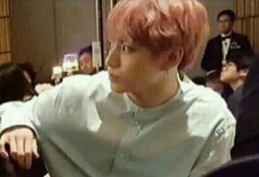 lumejeon's tweet photo. whenever i’m having a bad day i think about the army who didn’t go to a wedding bc they wanted to stay home to watch run bts only for their mom to send pictures of bts at that wedding and then i remember my day could always be worse 😭🤚 https://t.co/vqeZ5izuDk