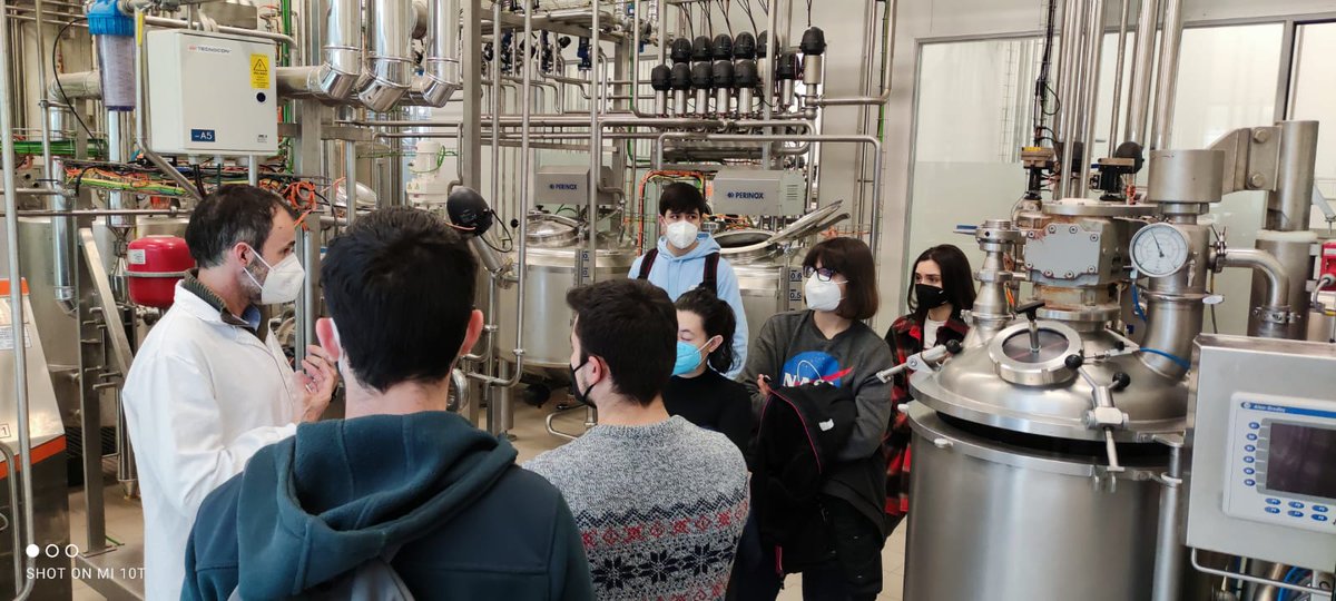 aplta_USC's tweet photo. 🤖🤖🤖O alumnado do prometedor Grao en Robótica do @CampusTerraUSC está a visitar as nosas instalacións. Graciñas pola visita!
#visitasAPLTA #aplta #robóticaUSC https://t.co/7hqAvErbA1