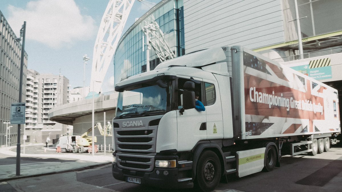 FfP_Global's tweet photo. We're launching our '𝐅𝐨𝐨𝐭𝐛𝐚𝐥𝐥 𝐟𝐨𝐫 𝐏𝐞𝐚𝐜𝐞 𝐅𝐨𝐨𝐝 𝐃𝐫𝐢𝐯𝐞' campaign in partnership with @DelawareNorthUK , @AldiUK , and English football clubs – @LFC , @Everton, @AVFCOfficial, @OUFCOfficial , @wwfcofficial &amp; @suttonunited to support families.

#FfPFoodDrive https://t.co/0TpLo0WgoF