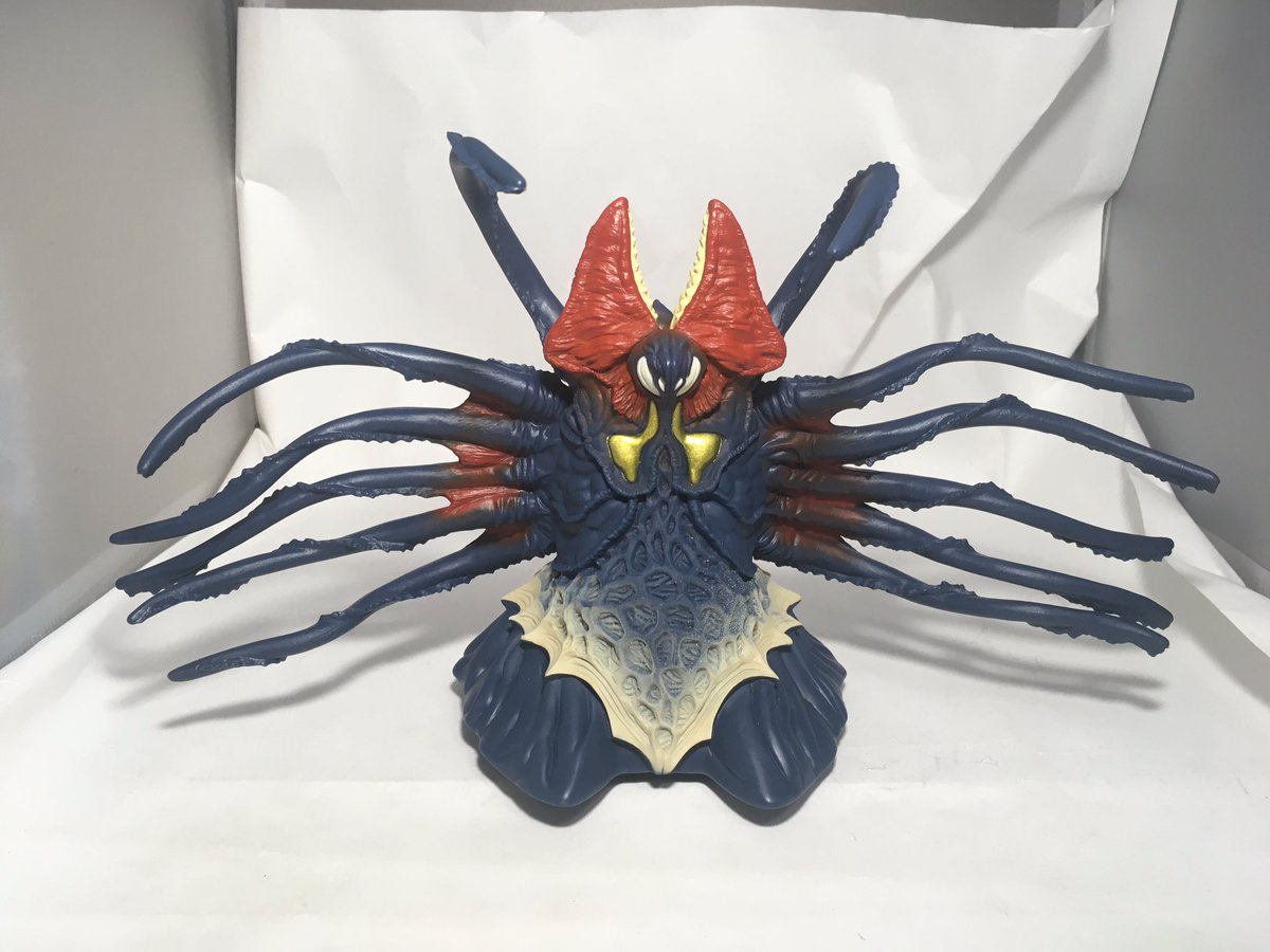 ウルトラマンダイナ ウルトラ怪獣DX 超巨大植物獣クイーンモネラ クイーンモネラのDXソフビ 可動は上部の触手のみで触手プ◯◯とかは出来ないよ！  ソフビと並べも不満は無いが 超動とかあれば臨場感出そうなサイズ 明日のウルクロZに登場するので見た人、好きな人は是非