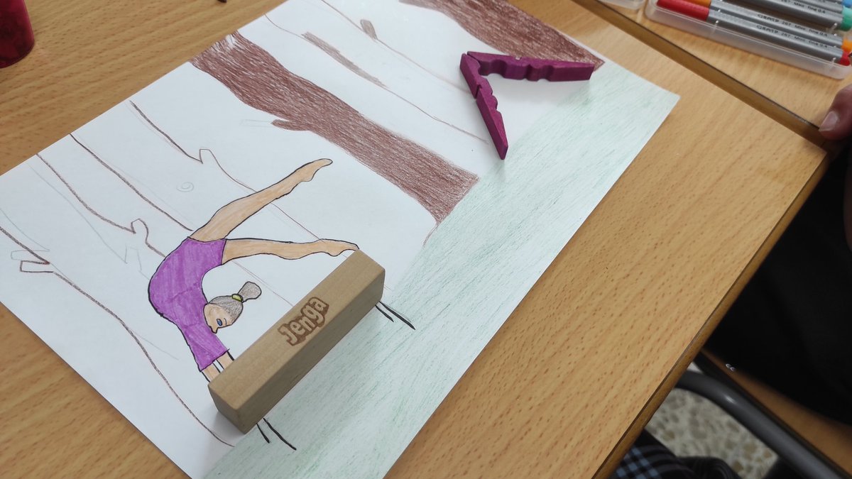 jaimemunne's tweet photo. Los alumnos de primero de secundaria del @ColegioSalliver desarrollan la creatividad a través de esta divertida actividad en la que deben de completar la composición a partir de un objeto. #epvav #arts #crecerenconfianza https://t.co/KRLbKJgVle