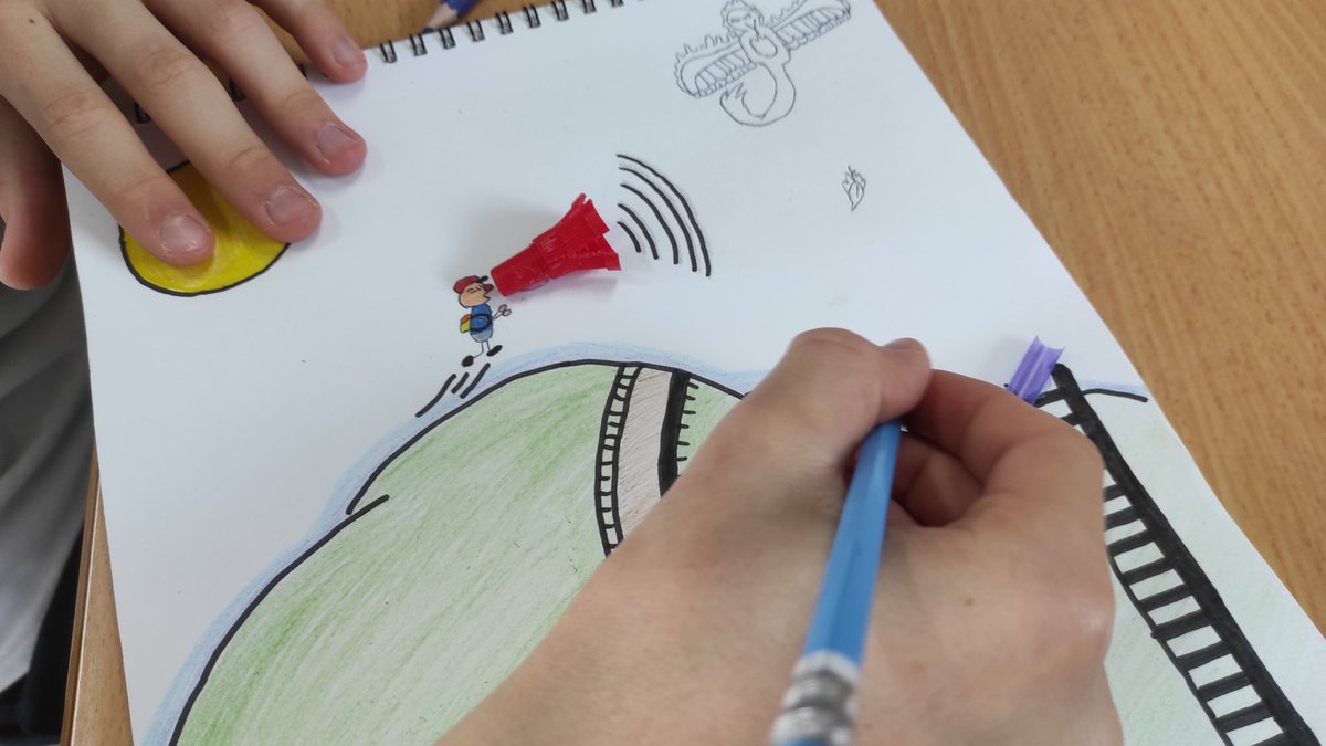 jaimemunne's tweet photo. Los alumnos de primero de secundaria del @ColegioSalliver desarrollan la creatividad a través de esta divertida actividad en la que deben de completar la composición a partir de un objeto. #epvav #arts #crecerenconfianza https://t.co/KRLbKJgVle