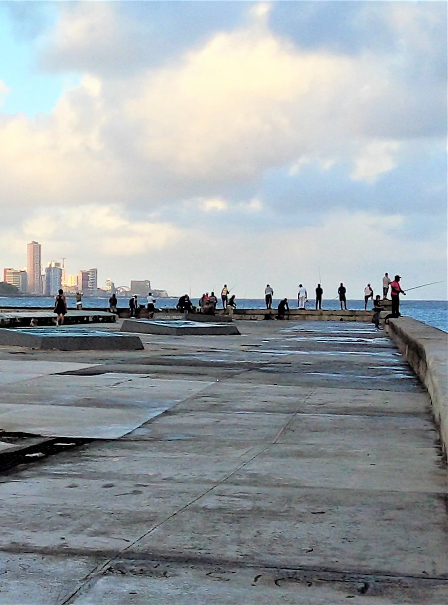 CubaLibreTravel's tweet photo. Disfruta de un amanecer en el malecón Habanero 🕺💃🌞.
Sigue nuestra ruta Habaneando 🏃🏃‍♀️. 
Recuerda que con nosotros tu ¡VIJAS EN TALLA! 🇨🇺
#viajaentalla #cubalibretravelservices #Cuba #suscribete #boletin #ruta #habaneando 
📧👇https://t.co/EngIK2pRGp.services@gmail.com https://t.co/9v4ZmcT2m4