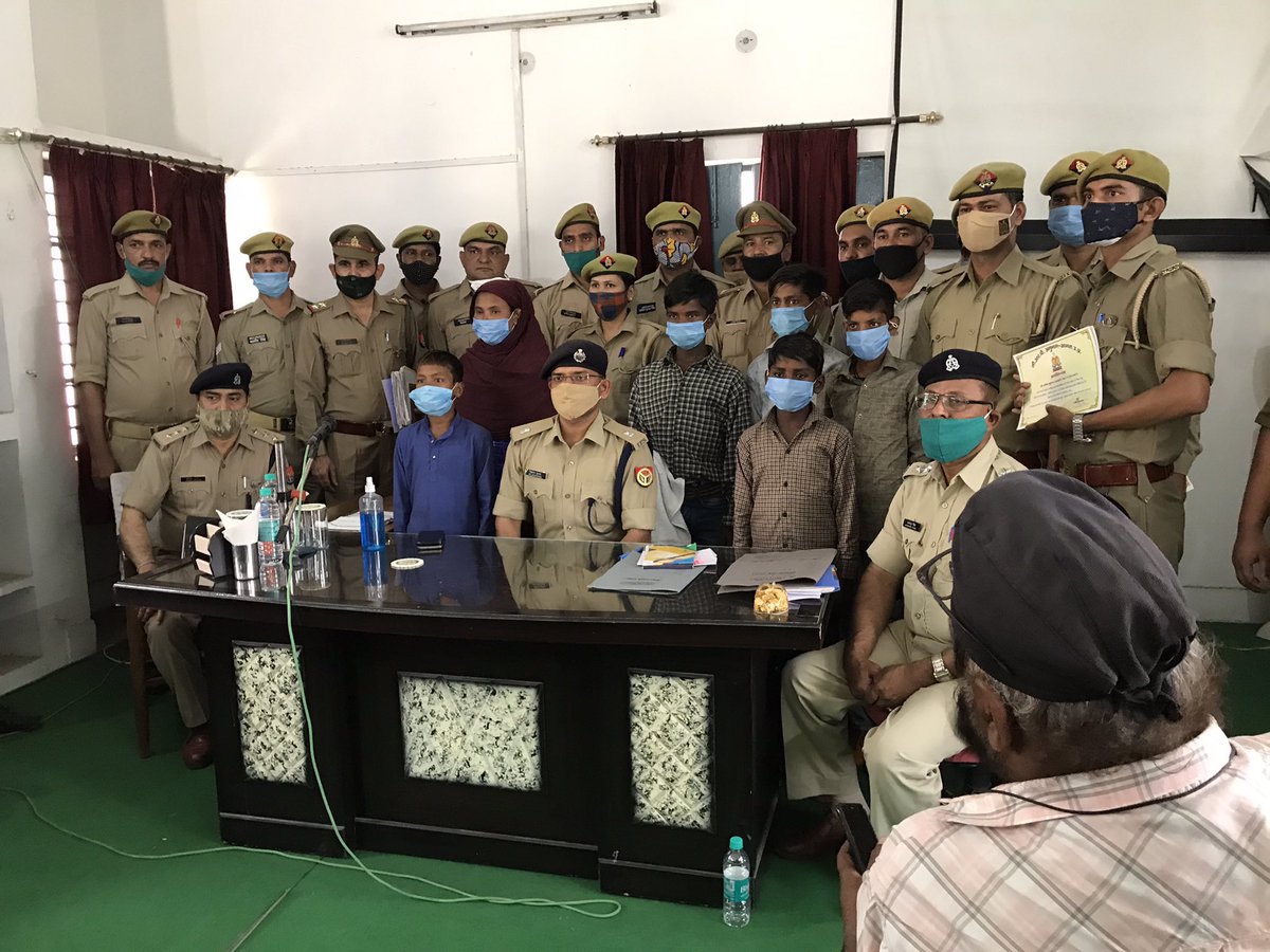 129 बच्चे, जिनमें अधिकांश बच्चे ऐसे थे,जो कई वर्षों/महीनों से माता-पिता से दूर अंधकारमय जीवन व्यतीत कर रहे थे। कई माता-पिता और बच्चे वापस मिलने की उम्मीद छोड़ चुके थे। 
जीआरपी आगरा व झाँसी की समर्पित टीमों ने कड़ी मेहनत कर ऐसे बच्चों को उनके माता-पिता से मिला दिया।
<a href="/ANINewsUP/">ANI UP/Uttarakhand</a>