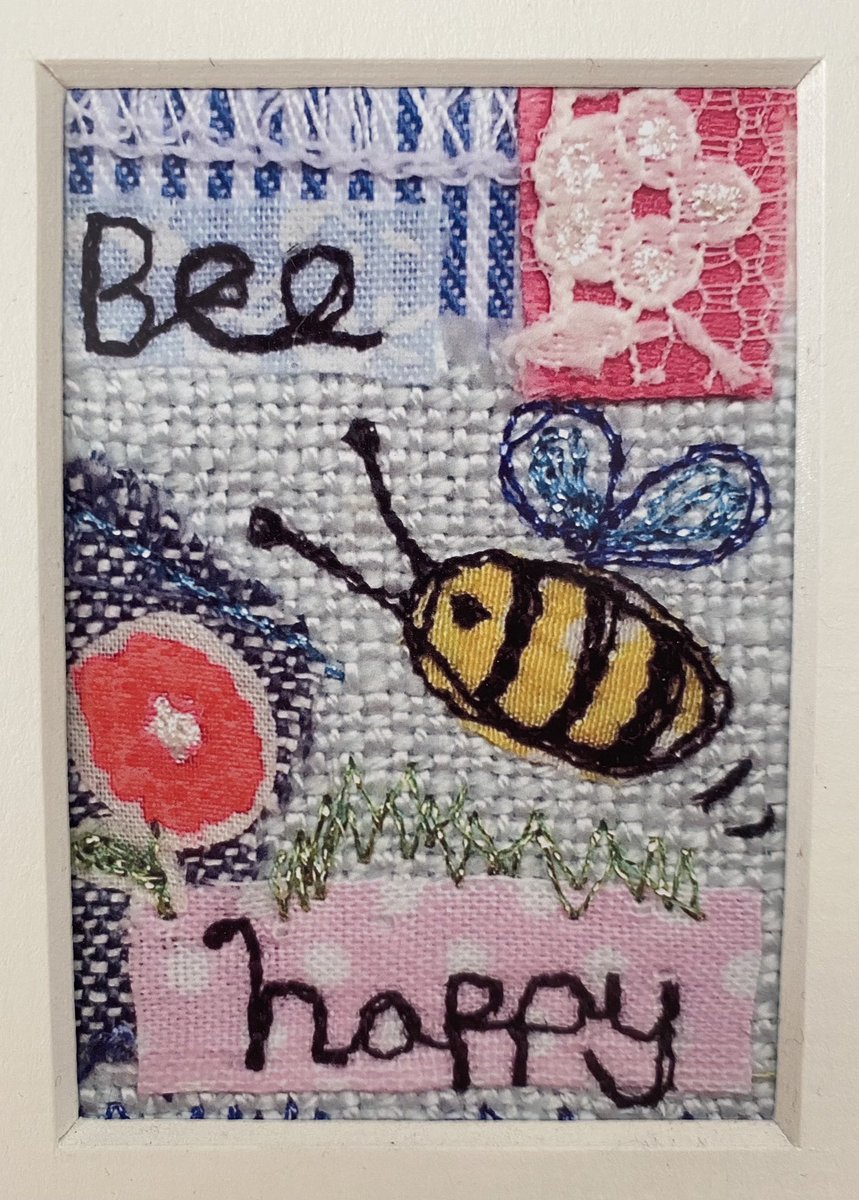 ComingUpTutors's tweet photo. Bee happy! It’s a pun! 
Playing with language is fun.
This particular term is called a ‘homophone’ - when a word sounds the same, but spelt differently for meaning -  B / be / bee. 

#english #writer #proofreader #editor
#contentwriter #author #book #literature #tutor #education https://t.co/M8010Bo8d1