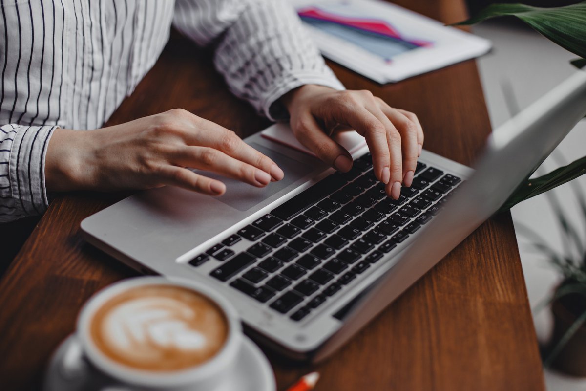 Podlancer's tweet photo. Are you a skilled and proficient content/copy writer?
One who can maintain and update a blog/website daily…
Sign up now on https://t.co/sJYgCJcelD
#podlancer #contentcreator #copywriter #blogging #ContentWriter #freelancing #writing #copywriting #contentwriting #freelancewriting https://t.co/KGEYamcu10