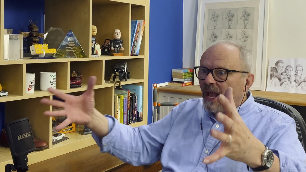 EVUKexpert's tweet image. 📸We've had a great week for episodes, but TODAY is FRIDAY- and we *all* know what that means😉😋

It's #CaptionThis TIME!

No prompt needed on these,@bobbyllew continues to outdo himself😆💕

#CaptionNeeded #CaptionComp #CaptionContest
#WhatsRobertDoing #IsHePrayingToTheEVGods
