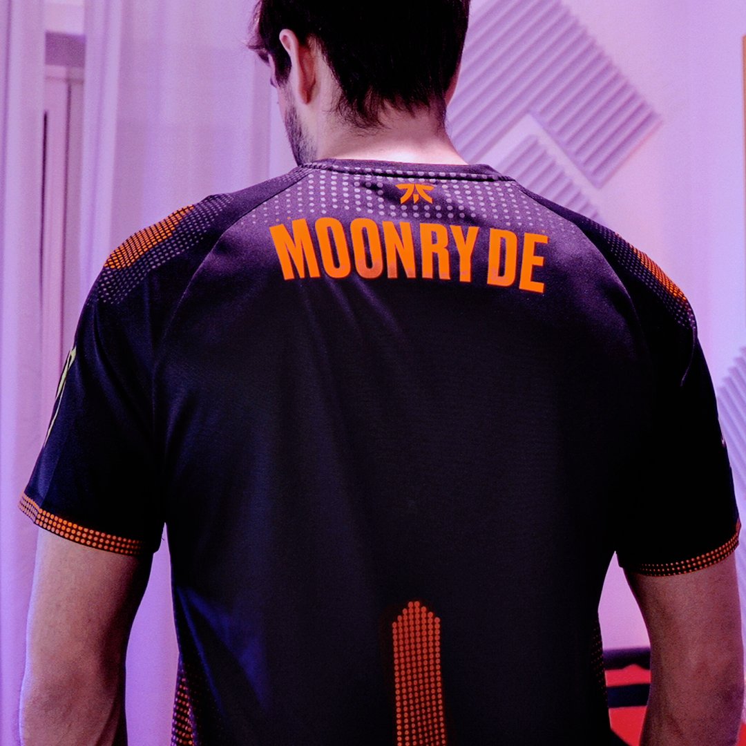 DarioFerracci's tweet photo. Today is one of my most important days. I am the first to move from the Fnatic Network to the Fnatic Main roster as a player and creator. 

It would never have been able without all of you. Thank you for everything @FNATIC https://t.co/8BZkd9nxUD