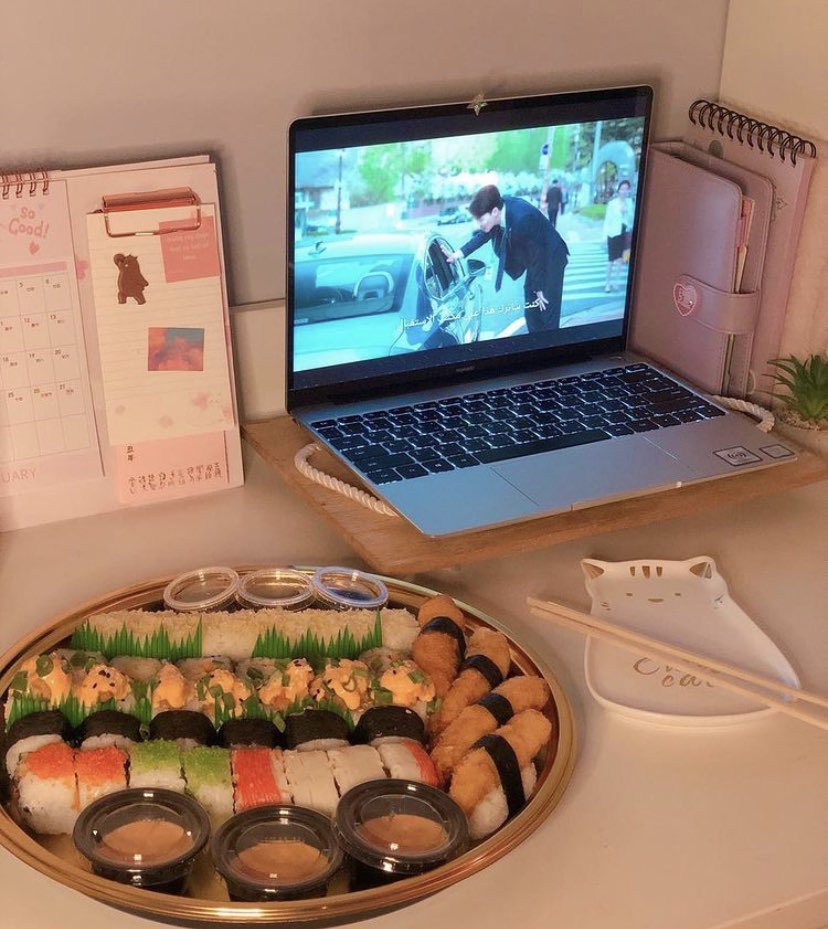 MakkahSushi's tweet photo. مشتهين سوشينا ؟ بس .. 
اخر الشهر ! وطفرة  !!  حاسين فيكم 😌✨ 
وعشان كدا عملنالكم سحب🎉
و كل يوم حيكون معانا فائز/ة لمدة٣ايام🤩
الشروط : 
فولو لحسابنا +لايك و ريتويت للتغريدة 
السحب راح يكون لمدة ٣ ايام
موعد السحب ٢٧-٢٨-٢٩ مارس 
الساعة ٩ م . 🌱
بوكس الجائزة شامل التوصيل 👇🏻 https://t.co/HxB46HeNJZ