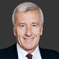 Nos pensées émues vont tout d’abord à la famille et aux proches d’Emmanuel Gaillard. Nous les adressons également à tous ceux qu’il a inspiré comme professeur ou comme modèle de réussite dans ce monde de l’arbitrage à la française. Notre barreau perd l’un de ses éminents membres