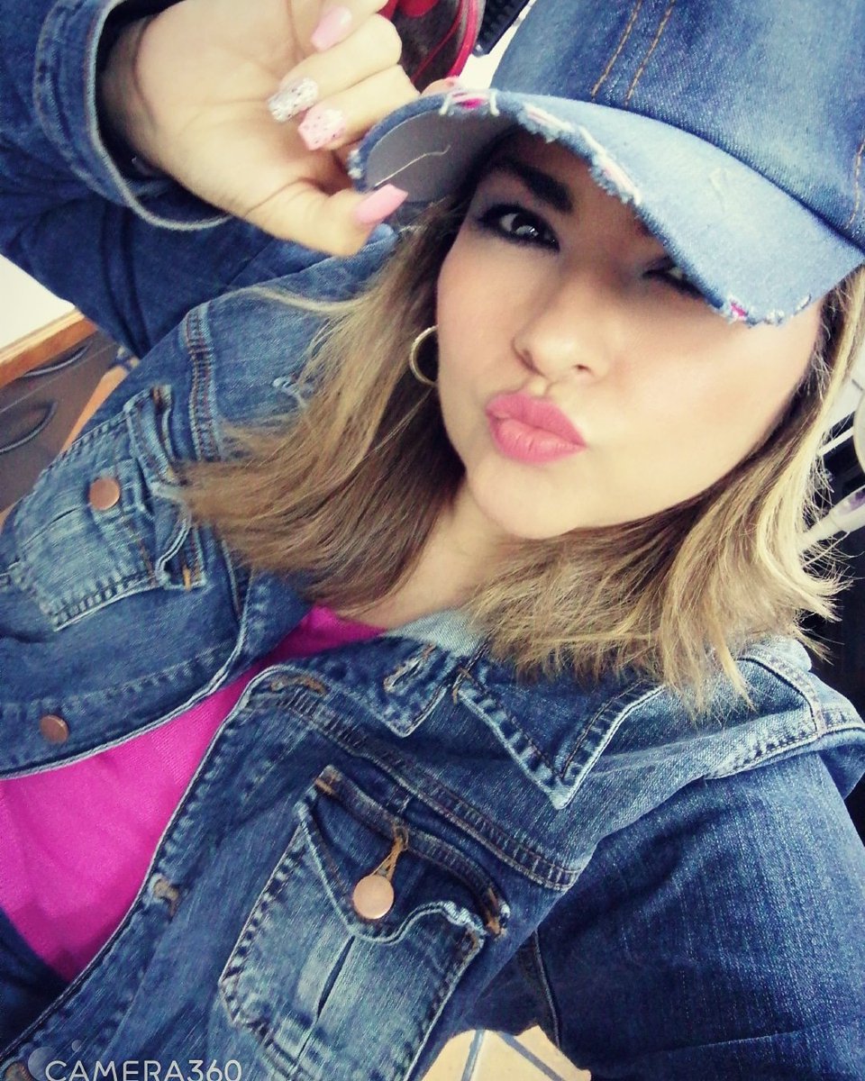 Elka_princess's tweet photo. #Me #Momentos #TrompudaTime #Besito #DejaQueLaVidaTeDespeine #FinDeSemana #DeGorra #LabiosRosa #TheSweetestThing https://t.co/yiwuHy3E58