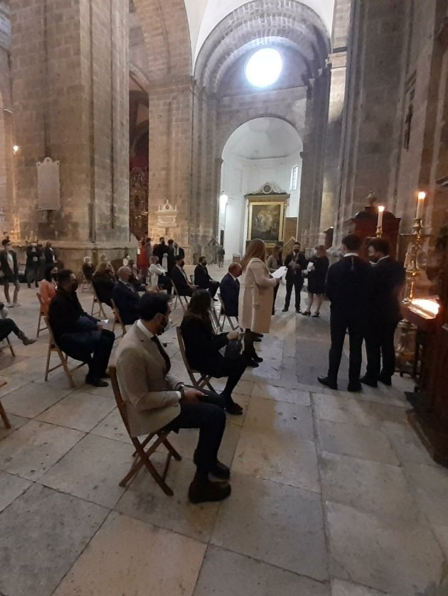 ExaltacionVa's tweet photo. En la tarde de ayer Jueves Santo una representación de nuestra Cofradía acudió a la SIM Catedral de Valladolid a realizar la estación de penitencia que realizaríamos en nuestra procesión de la Exaltación de la Luz de Cristo. https://t.co/oRQ7RV2JkV