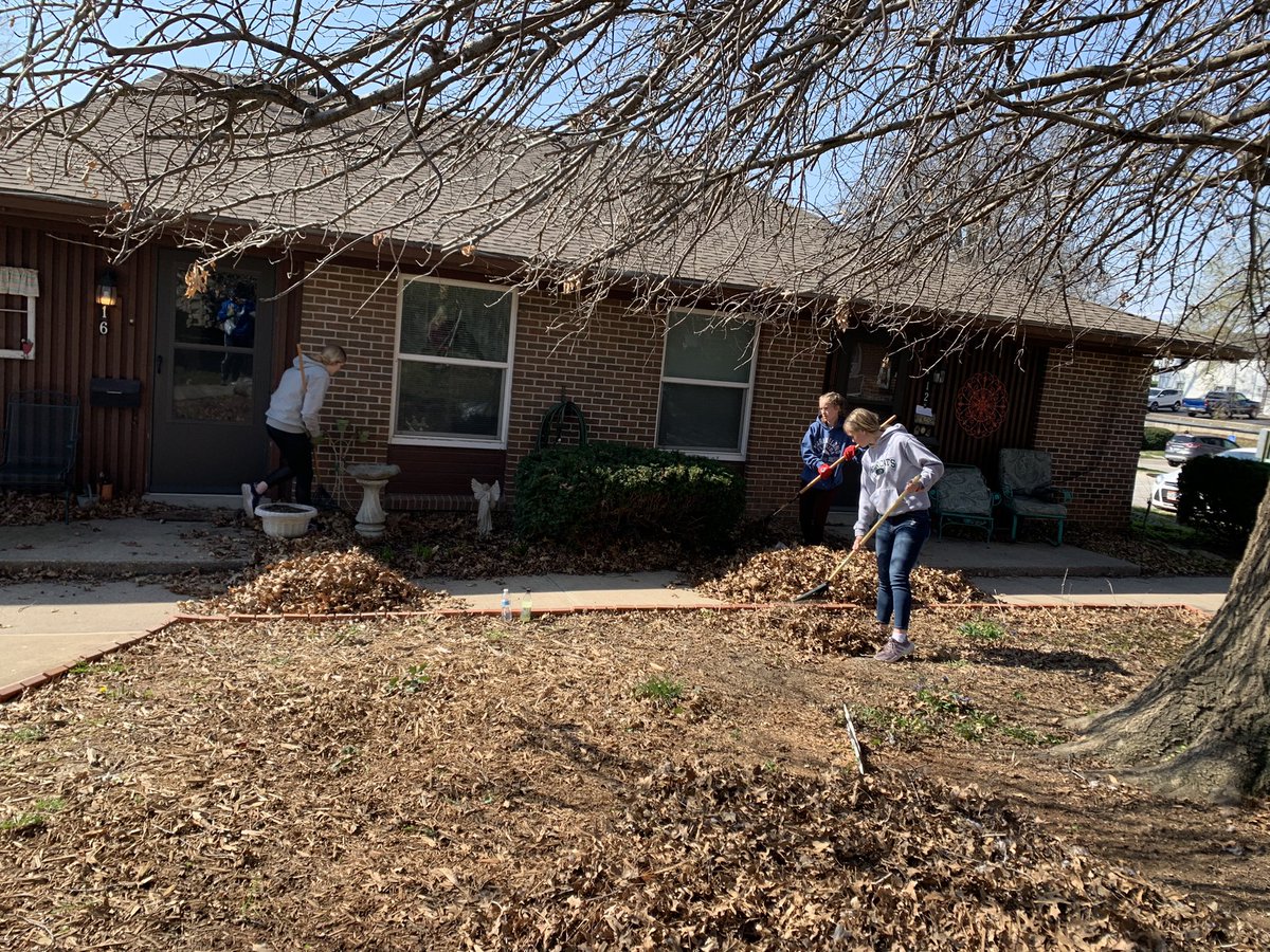 Serve Day 2021! 120 bags of leaves, 25 students, 5 adults, 10 pizzas, 2 surprise Easter Egg Hunts and lots of fun! So proud of these students. Happy Good Friday!