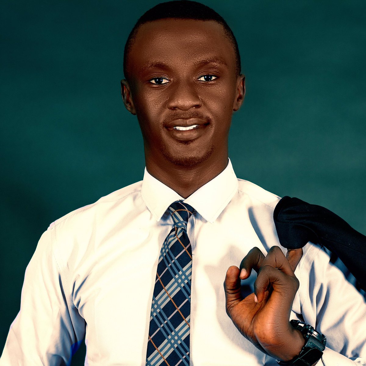 Studio9610's tweet photo. This is my work,
Pls Retweet if this shows on your timeline 🙏🏽

Retouched you @aysticks 

Bella | Mr P | Boko Haram USSD #HarassBuhariOutOfLondon https://t.co/yOSbhtVvCG