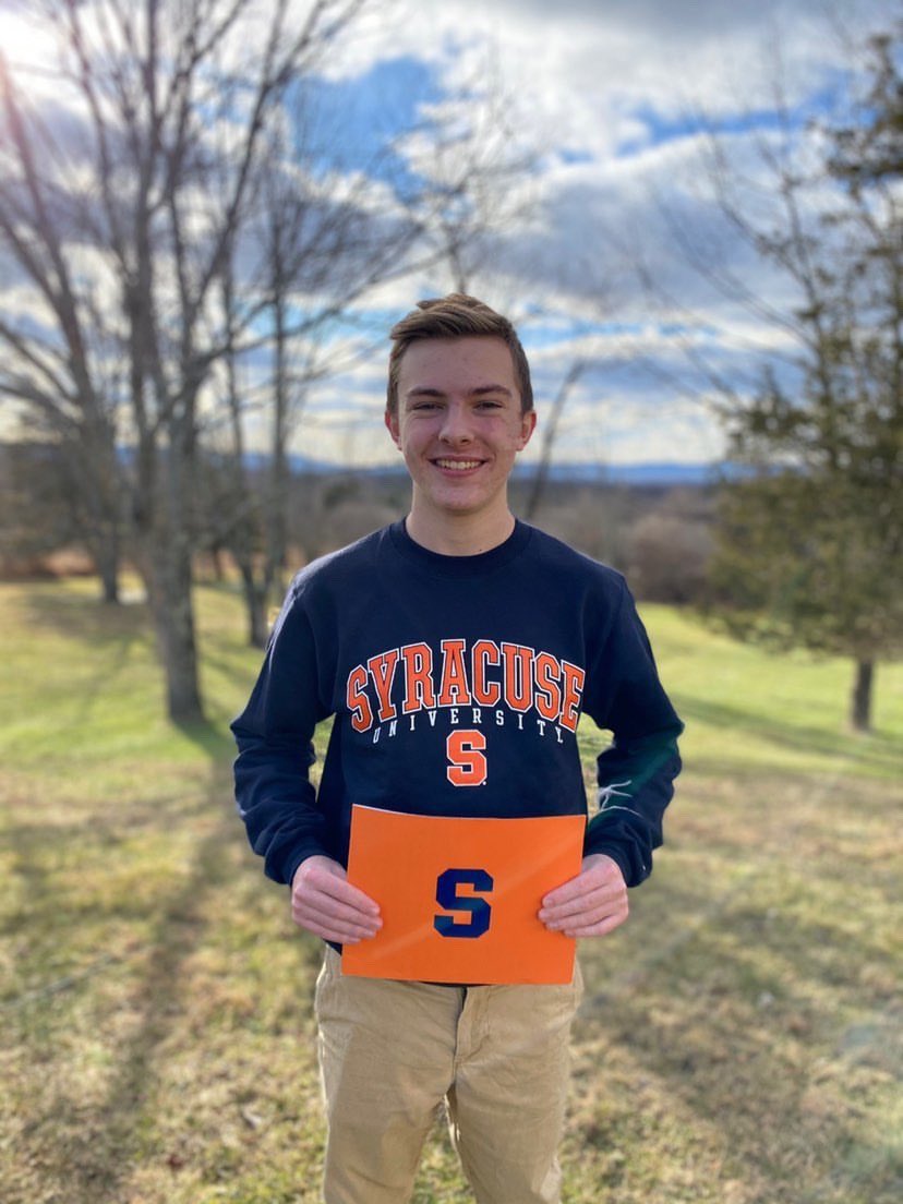 SyracuseU's tweet photo. We're so excited for our incoming class to join us! Keep sharing those #SyracuseBound photos 🍊 🧡 https://t.co/aH26UlK5sJ