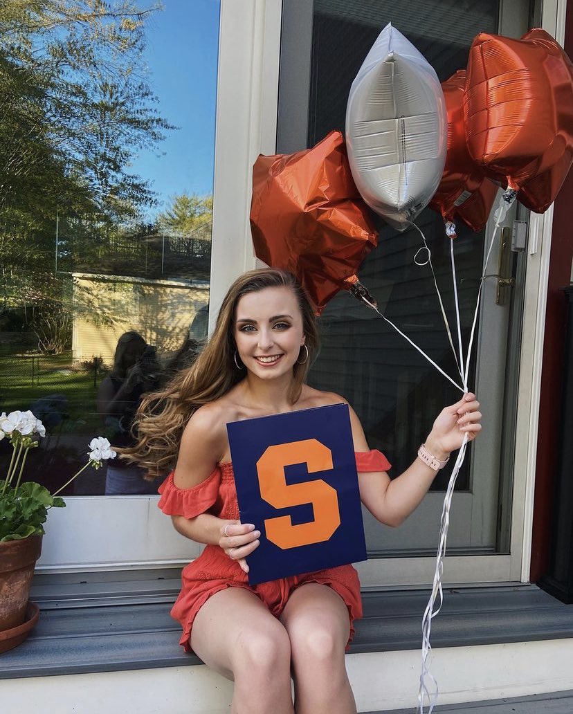 SyracuseU's tweet photo. We're so excited for our incoming class to join us! Keep sharing those #SyracuseBound photos 🍊 🧡 https://t.co/aH26UlK5sJ