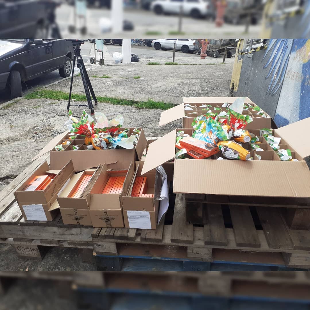 FielSolidaria's tweet photo. Ação realizada com sucesso. ✔
Nesta tarde distribuimos 80 Ovos de Páscoa e mais 80 Barras de Chocolate, com a parceria dos amigos da @cufaarturalvimitaquera
Esta ação aconteceu na Comunidade do Pacarana, Cidade A.E Carvalho - Zona Leste, SP. Sigam nossas redes sociais. https://t.co/6yVkX8S5Sx